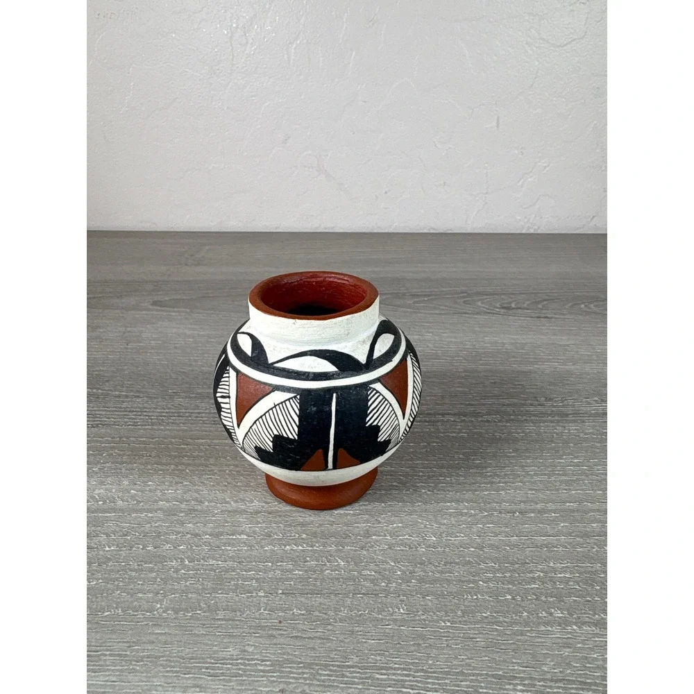 Vintage‎ Miniature Hand Painted Southwestern Pottery Seed Pot Signed F.A. 2.5